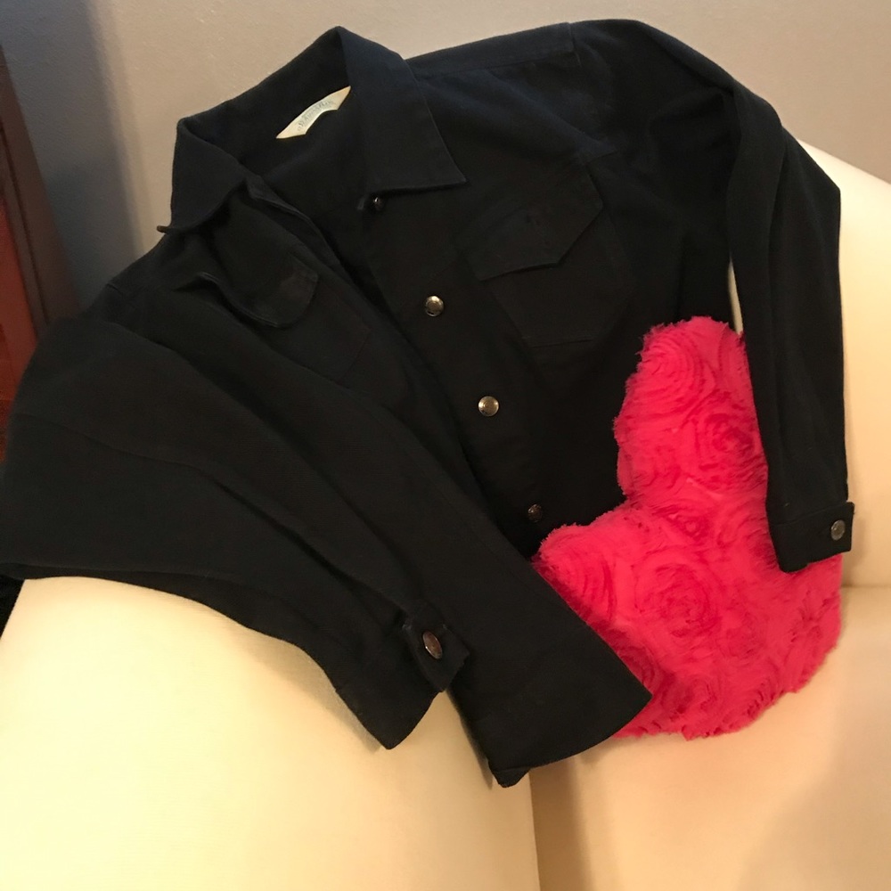 Black denim St. John’s Bay jacket.